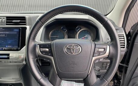 Toyota Land Cruiser Prado 150 рестайлинг 2, 2022 год, 4 000 000 рублей, 14 фотография
