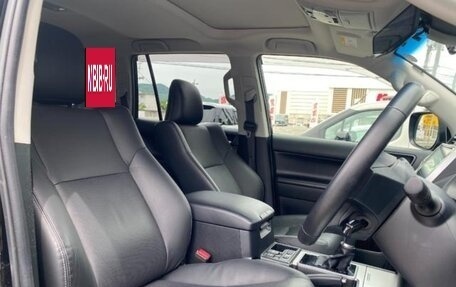 Toyota Land Cruiser Prado 150 рестайлинг 2, 2022 год, 4 000 000 рублей, 9 фотография