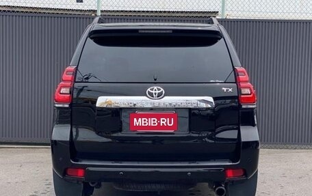 Toyota Land Cruiser Prado 150 рестайлинг 2, 2022 год, 4 000 000 рублей, 6 фотография