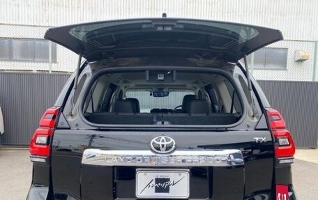 Toyota Land Cruiser Prado 150 рестайлинг 2, 2022 год, 4 000 000 рублей, 13 фотография