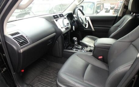 Toyota Land Cruiser Prado 150 рестайлинг 2, 2021 год, 3 990 000 рублей, 9 фотография