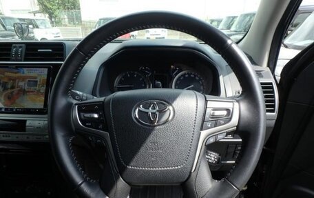 Toyota Land Cruiser Prado 150 рестайлинг 2, 2021 год, 3 990 000 рублей, 6 фотография