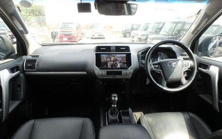 Toyota Land Cruiser Prado 150 рестайлинг 2, 2021 год, 3 990 000 рублей, 8 фотография