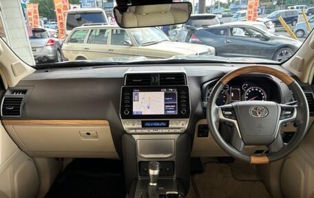 Toyota Land Cruiser Prado 150 рестайлинг 2, 2022 год, 4 199 000 рублей, 5 фотография