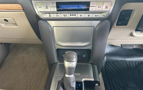 Toyota Land Cruiser Prado 150 рестайлинг 2, 2022 год, 4 199 000 рублей, 10 фотография