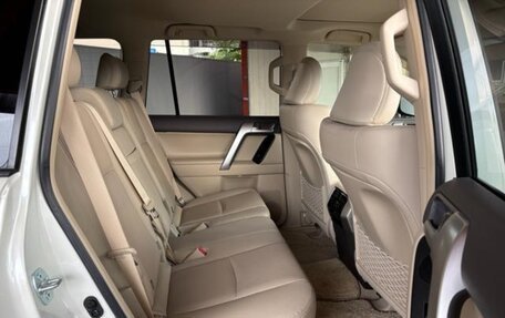Toyota Land Cruiser Prado 150 рестайлинг 2, 2022 год, 4 199 000 рублей, 11 фотография