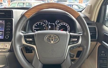 Toyota Land Cruiser Prado 150 рестайлинг 2, 2022 год, 4 199 000 рублей, 7 фотография