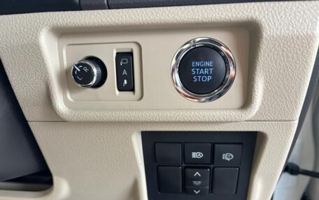 Toyota Land Cruiser Prado 150 рестайлинг 2, 2022 год, 4 199 000 рублей, 13 фотография