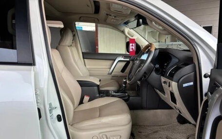 Toyota Land Cruiser Prado 150 рестайлинг 2, 2022 год, 4 199 000 рублей, 6 фотография