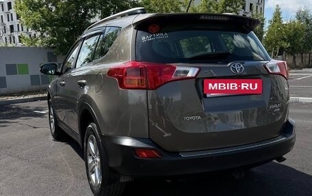 Toyota RAV4, 2015 год, 1 590 000 рублей, 3 фотография