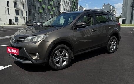 Toyota RAV4, 2015 год, 1 590 000 рублей, 7 фотография