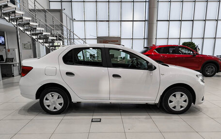 Renault Logan II, 2018 год, 850 000 рублей, 5 фотография