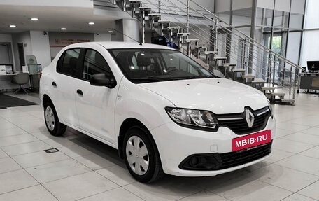 Renault Logan II, 2018 год, 850 000 рублей, 3 фотография