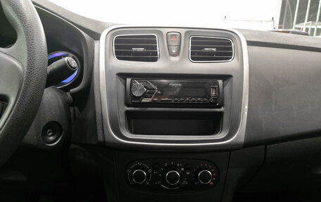 Renault Logan II, 2018 год, 850 000 рублей, 18 фотография