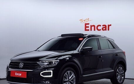 Volkswagen T-Roc I, 2022 год, 1 370 000 рублей, 2 фотография