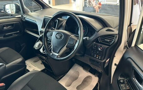 Toyota Noah III, 2018 год, 2 859 900 рублей, 10 фотография