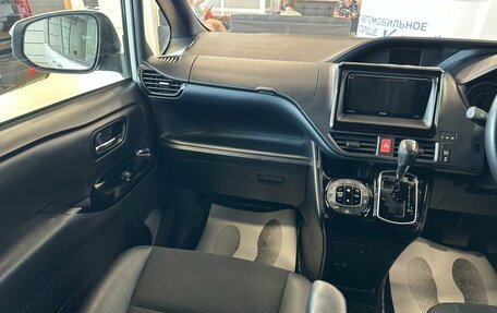 Toyota Noah III, 2018 год, 2 859 900 рублей, 14 фотография