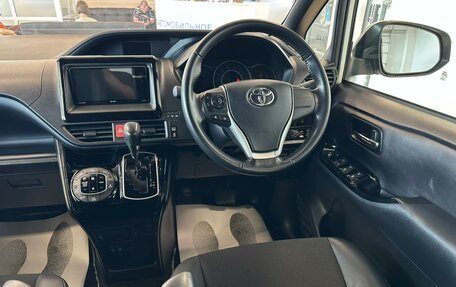Toyota Noah III, 2018 год, 2 859 900 рублей, 15 фотография