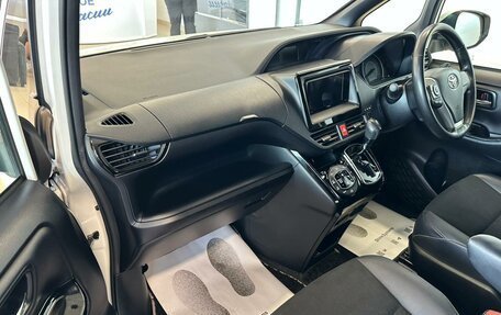 Toyota Noah III, 2018 год, 2 859 900 рублей, 12 фотография