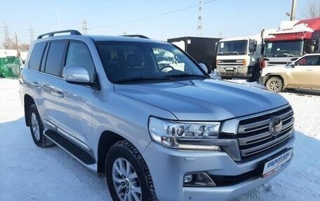 Toyota Land Cruiser 200, 2020 год, 7 300 000 рублей, 2 фотография