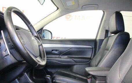 Mitsubishi Outlander III рестайлинг 3, 2012 год, 1 408 000 рублей, 9 фотография