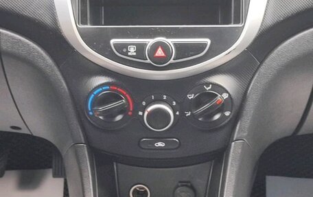 Hyundai Solaris II рестайлинг, 2013 год, 660 000 рублей, 12 фотография