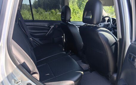 Toyota RAV4, 2003 год, 1 050 000 рублей, 6 фотография