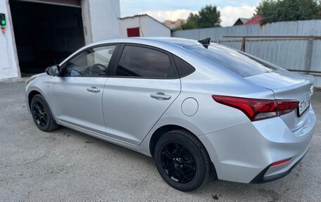 Hyundai Solaris II рестайлинг, 2017 год, 1 180 000 рублей, 2 фотография