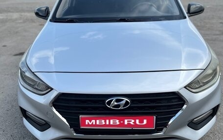 Hyundai Solaris II рестайлинг, 2017 год, 1 180 000 рублей, 1 фотография