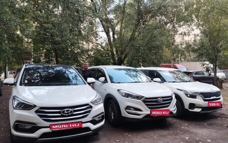 Hyundai Santa Fe III рестайлинг, 2016 год, 2 100 000 рублей, 1 фотография