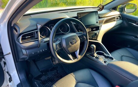 Toyota Camry, 2021 год, 3 300 000 рублей, 4 фотография