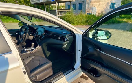 Toyota Camry, 2021 год, 3 300 000 рублей, 6 фотография