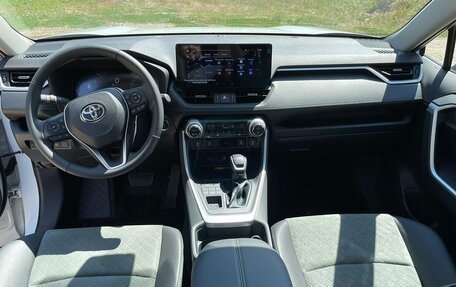 Toyota RAV4, 2025 год, 3 660 000 рублей, 7 фотография