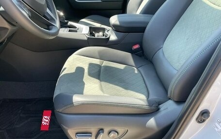 Toyota RAV4, 2025 год, 3 660 000 рублей, 6 фотография