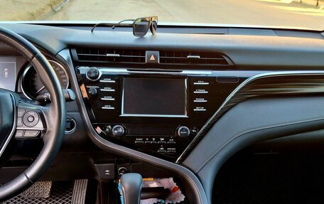 Toyota Camry, 2018 год, 2 550 000 рублей, 8 фотография