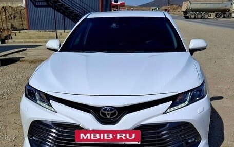 Toyota Camry, 2018 год, 2 550 000 рублей, 4 фотография