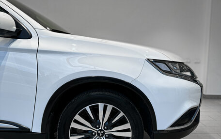 Mitsubishi Outlander III рестайлинг 3, 2020 год, 2 230 000 рублей, 5 фотография
