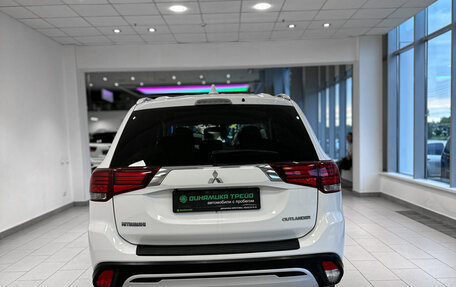 Mitsubishi Outlander III рестайлинг 3, 2020 год, 2 230 000 рублей, 7 фотография