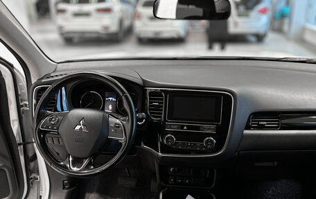 Mitsubishi Outlander III рестайлинг 3, 2020 год, 2 230 000 рублей, 11 фотография