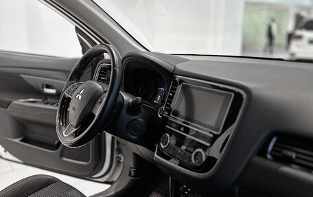 Mitsubishi Outlander III рестайлинг 3, 2020 год, 2 230 000 рублей, 12 фотография