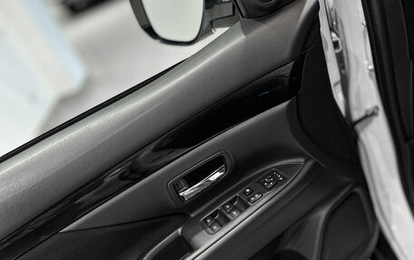 Mitsubishi Outlander III рестайлинг 3, 2020 год, 2 230 000 рублей, 16 фотография