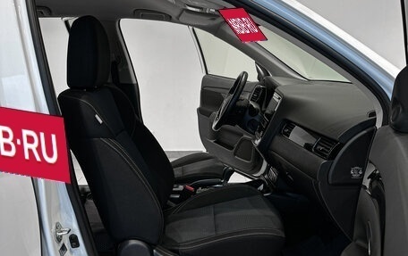Mitsubishi Outlander III рестайлинг 3, 2020 год, 2 230 000 рублей, 13 фотография
