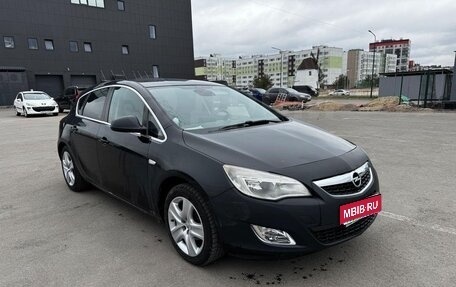 Opel Astra J, 2011 год, 800 000 рублей, 1 фотография