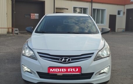 Hyundai Solaris II рестайлинг, 2015 год, 865 000 рублей, 2 фотография