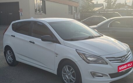Hyundai Solaris II рестайлинг, 2015 год, 865 000 рублей, 3 фотография