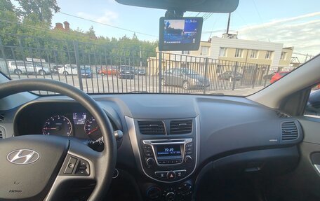 Hyundai Solaris II рестайлинг, 2015 год, 865 000 рублей, 27 фотография
