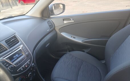 Hyundai Solaris II рестайлинг, 2015 год, 865 000 рублей, 30 фотография