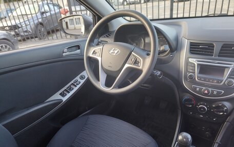 Hyundai Solaris II рестайлинг, 2015 год, 865 000 рублей, 28 фотография