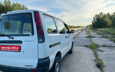 Toyota Town Ace III, 1999 год, 550 000 рублей, 3 фотография