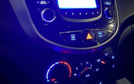 Hyundai Solaris II рестайлинг, 2013 год, 990 000 рублей, 24 фотография